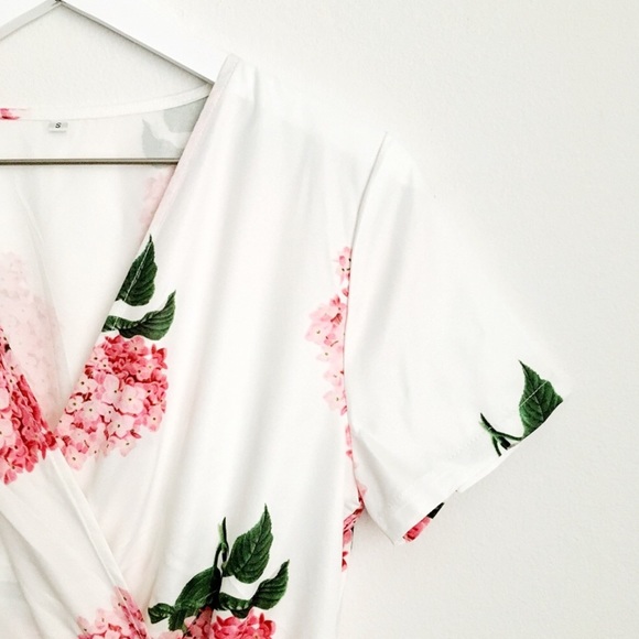 Pink & White Floral Lace Trim Short Sleeve Romper - Picture 5 of 8